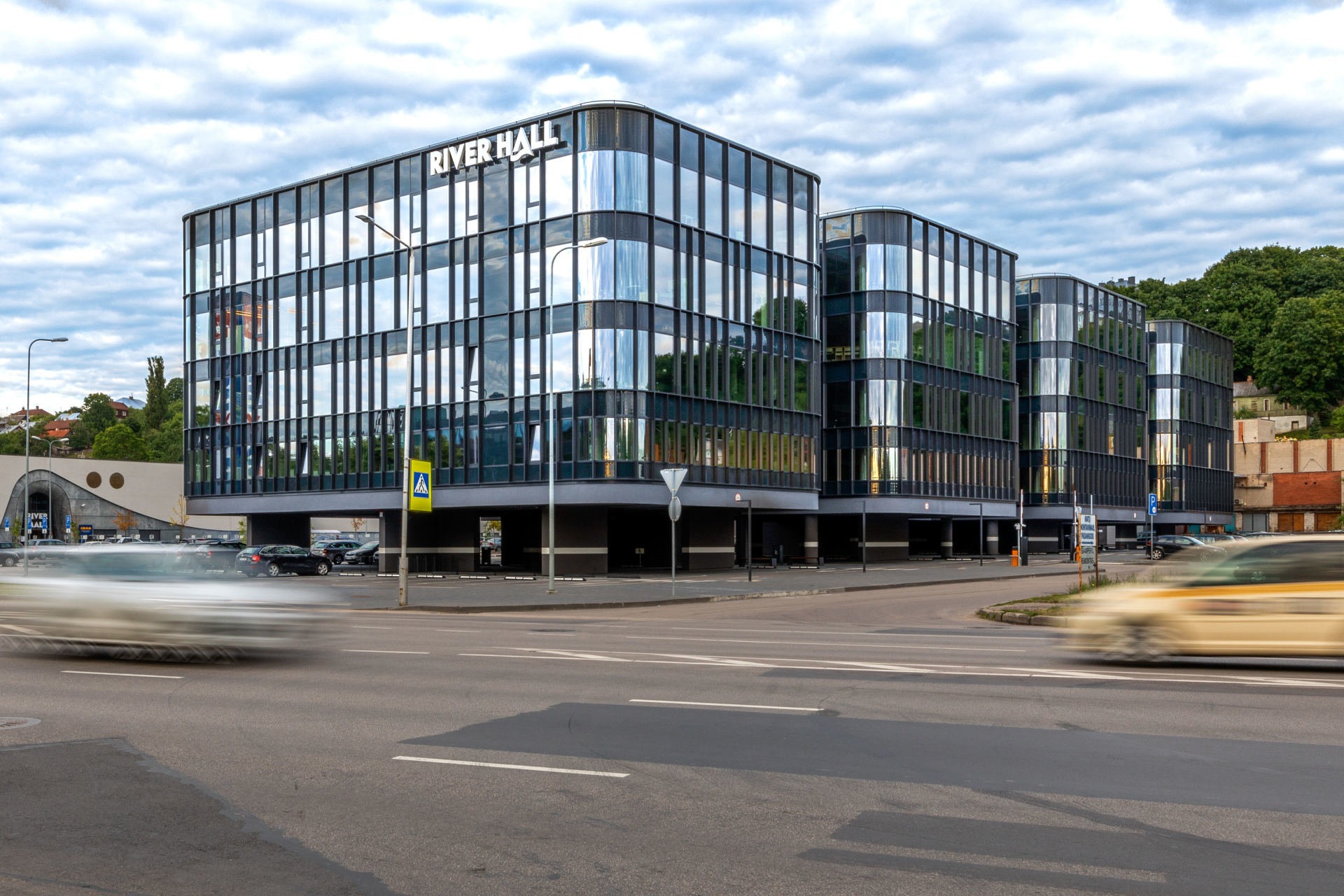 Eften River "River Hall"